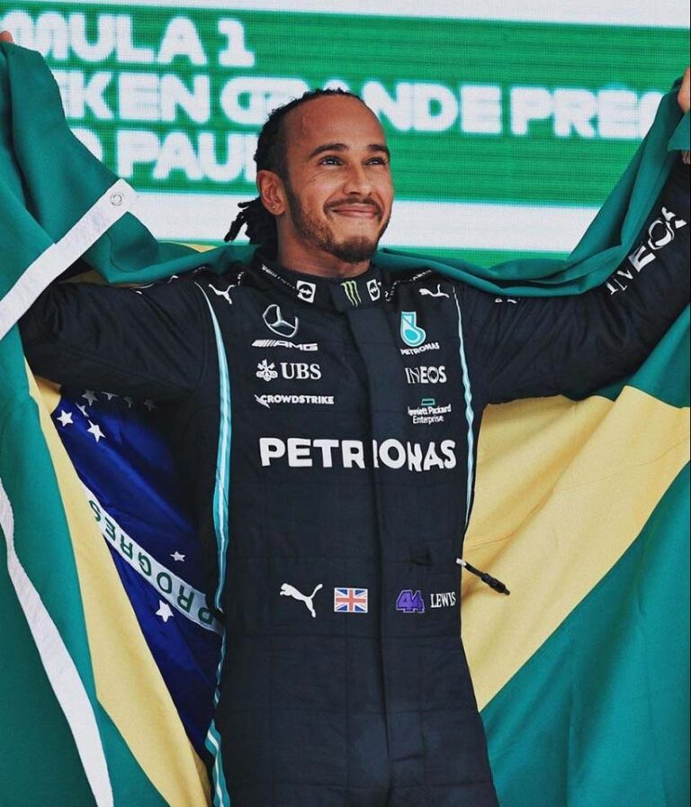 Piloto de Fórmula 1, siete veces campeón del mundo.